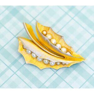 Vintage Golden Pearl Pods Brooch by Sovereign - L26